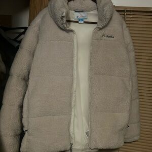 NWOT Columbia Never Worn extremely warm Sherpa coat.